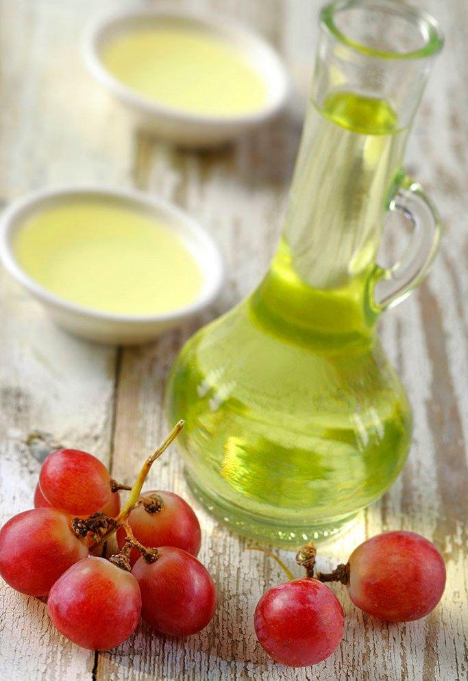 Roland Grapeseed Oil (France) Cans - 16.9 oz - Mighty Depot